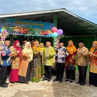 Peresmian Kantin Halal MTsN 1, Kakan Kemenag Dorong Sertifikasi Halal Kantin Lainnya.