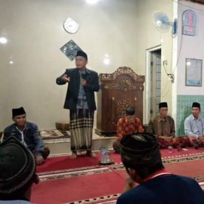 Kepala KUA Kecamatan Tebat Karai Ajak Jamaah Teladani Nabi Muhammad SAW