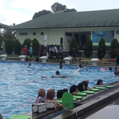 Melalui Kegiatan Berenang, Siswa MAN Rejang Lebong Ikuti Sunnah Nabi Muhammad SAW