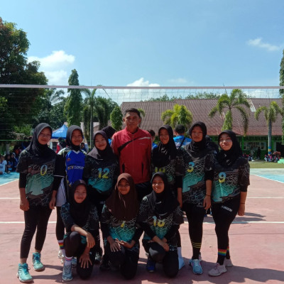 Tim Volly Putri MAN Seluma Ikut Memeriahkan Lomba Pada HUT SMAN 6 Seluma Tahun 2024 “Janzero Six”