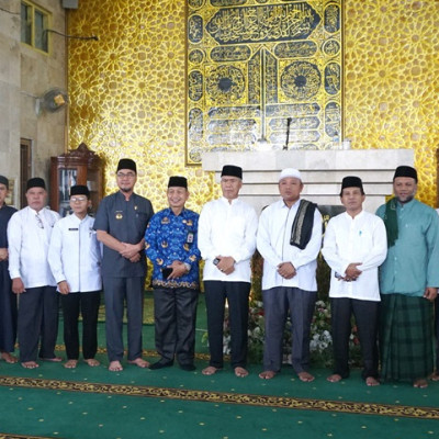 Perkokoh Keimanan dan Persaudaraan : Kakan Kemenag RL Hadiri Peringatan Isra' Mi'raj di Masjid Agung