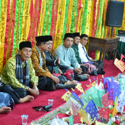 Lestarikan Budaya, Kakan Kemenag Ikuti Arakan Nasi Kunyit dan Do'a Syukuran HUT Kabupaten Mukomuko ke-21