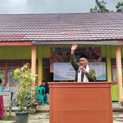 Penyuluh Agama KUA Kabawetan Sampaikan Ceramah Isra Mi’raj Di SMPN 02 Kepahiang