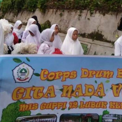 Sambut Bulan Suci, Drumband Ramaikan Pawai Mis Guppi 12 Lukem