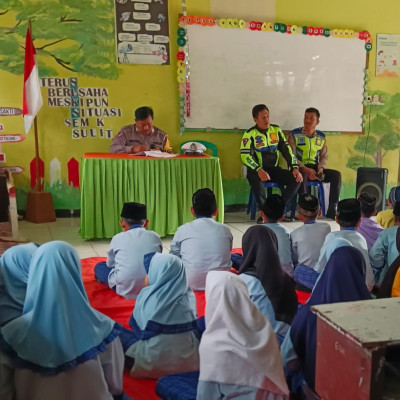 Siswa MIN 05 Bengkulu Tengah Antusias Ikuti Sosialisasi "Tertib Berlalu Lintas" oleh Polres Benteng