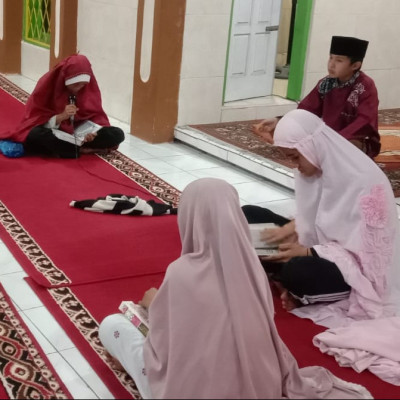 Penyuluh KUA Ujan Mas Ikuti Kegiatan Tadarus Al-Qur'an