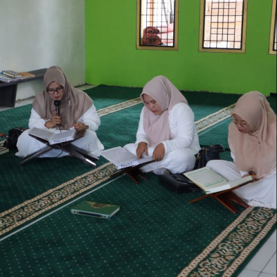 Ramadhan Bulan Al-Qur’an, DWP Kemenag Kaur Gelar Tadarusan