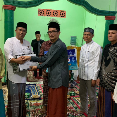 Safari Ramadhan 1445 H bersama Pemda, Kemenag Bengkulu Selatan Serahkan Bantuan Al-Qur’an