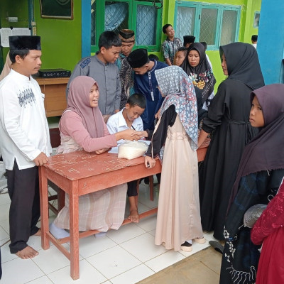 Guru dan Siswa  MtS Negeri 3 Seluma Mengadakan Kegiatan  Pengumpulan Zakat