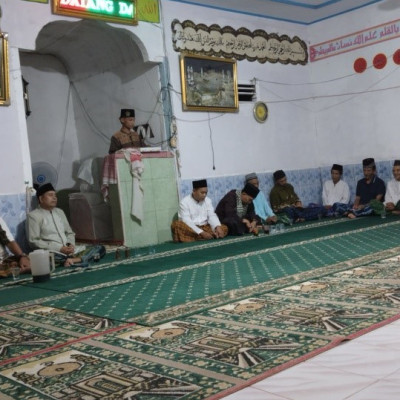 Siswa MAN Seluma Isi Kultum Safari Ramadhan Tahun 1445 H di Masjid Tawakal Desa Arang Sapat