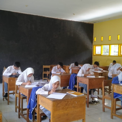 Siswa/i MAN Seluma Laksanakan PTS Semester Genap TP. 2023/2024