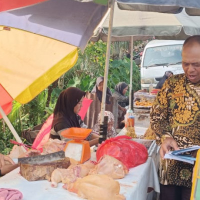 Satgas Kemenag Seluma Wajib Halal Oktober di Pasar Kamis Tumbuan