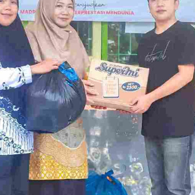 MA Baitul Makmur PEDULI : Partiipasi Bantu Korban Banjir Bandang di Kabupaten Lebon