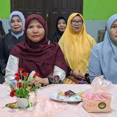 DWP Kantor Kemenag Kota Bengkulu Ikuti Zoom Meeting Halal Bihalal dan Peringatan Hari Kartini DWP Kemenag RI