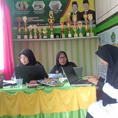 Pendamping PPH KUA Kecamatan Seluma Barat Lakukan Pengimputan Data Sihalal