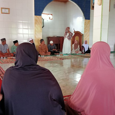 Penyuluh Agama Islam KUA Seluma Barat Dan Pendamping Proses Produk Halal Sosialisasikan WHO (Wajib Halal Oktober) 2024 pada Jama'ah BKMT