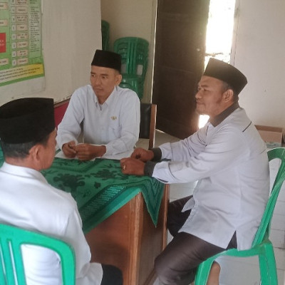 Kepala KUA Kecamatan Pematang Tiga Kecamatan Mengadakan Pelatihan MC dan Simulasi Pelayanan Nikah untuk Pegawai KUA