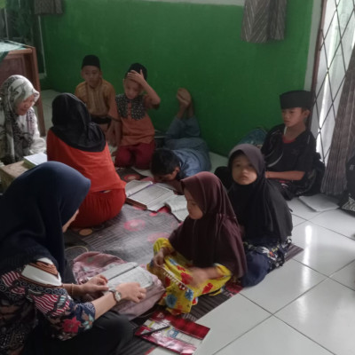 Renovasi Masjid, Penyuluh Agama Islam Kecamatan Air Periukan Alihkan Kegiatan Mengaji di Kantor KUA