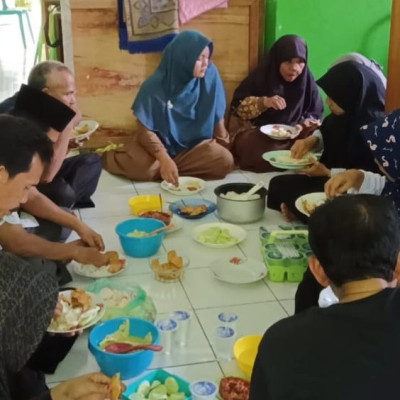 Ciptakan Kebersamaan KUA Seluma Barat Gelar Makan Bersama