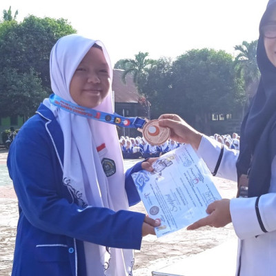 Siswi MTsN 2 Raih Juara Kejurnas  Karate AKSI 2024