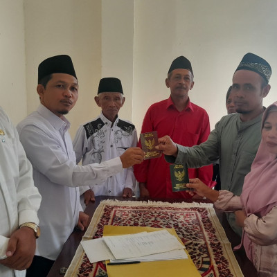 Suasana Bahagia Kedua Mempelai :Warga Arga Indah 1 Nikah Di KUA Pagar Jati