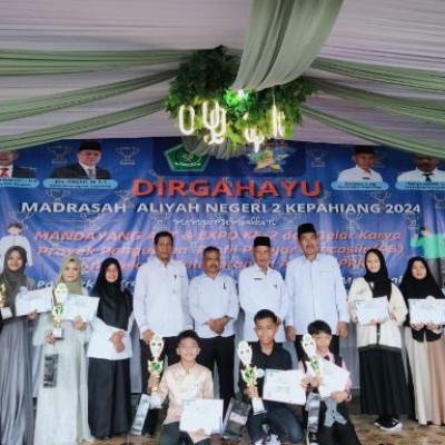 Siswa MIN 1 Kepahiang Juara 1 Lomba Solo Song di Ajang Mandayang Art and Expo