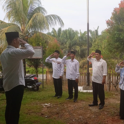 Kantor Urusan Agama Kecamatan Lubuk Sandi Gelar Apel Pagi Harkitnas