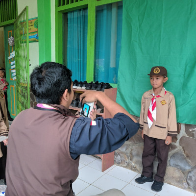 MIN 2 Bengkulu Tengah Gelar Kegiatan Pembuatan Kartu Tanda Anggota Pramuka Untuk Siswa Dan Guru