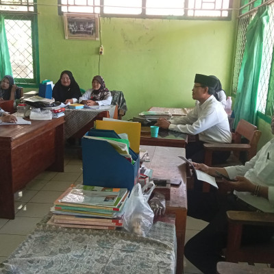 Rapat pemantapan Persiapan Ujian Semester Genap MIN 6 Seluma