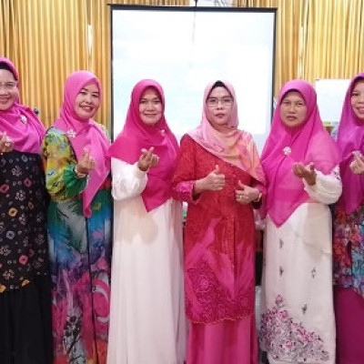 Ketua Dharma Wanita Persatuan Kanwil Kemenag Provinsi Bengkulu Hadiri Pengajian Bulanan DWP Kemenag RI secara Virtual