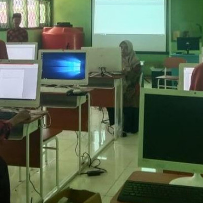 Praktikum Komputer,Upaya Tingkatkan Skill Siswa MTsN 2 Mukomuko di Bidang TIK