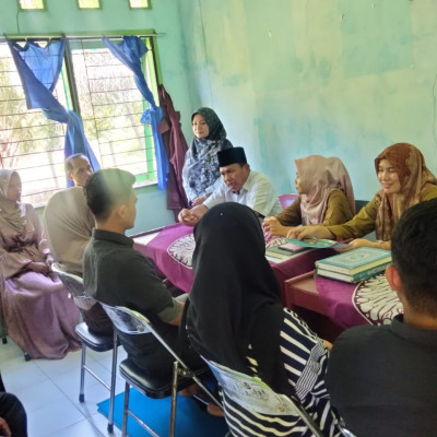 Kepala KUA XIV Koto  Berikan Bimbingan Dan Penasehatan Pra Nikah 6 Pasang Catin