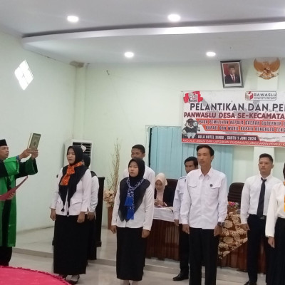 Kepala KUA Talang Empat Jadi Rohaniwan & Pimpin Doa Pelantikan Panwaslu Desa Se-Kecamatan Talang Empat