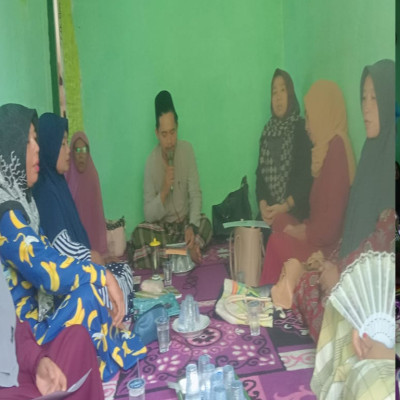 Giat Suluh Rabu : Penyuluh Agama Islam KUA Kecamatan Air Periukan Rutin Laksanakan Kajian Fiqih di Majlis Taklim Binaan