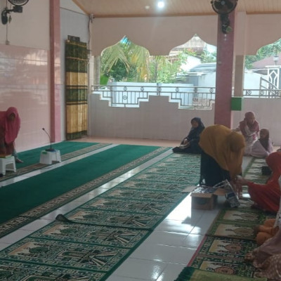 Jum'at Berkah : MT Al-Mukmin Binaan KUA Kecamatan Air Periukan Selenggarakan Kajian Fiqih Ibadah