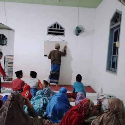 Penyuluh Agama Islam KUA Kecamatan Lubuk Sandi Tumbuhkan Kecintaan Keagaamaan Pada Anak Dengan Stategi Menyenangkan