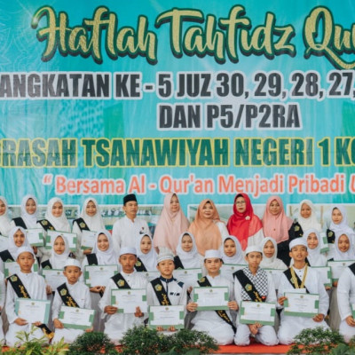 MTsN 1 Kota Bengkulu Gelar Haflah Tahfidz Quran Angkatan ke 5 Tahun 2024