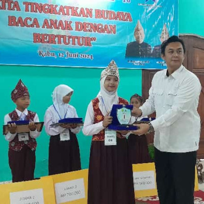 Luar Biasa ! Fira Rahmatania Siswa MIN 1 Bengkulu Tengah Juara 1 Lomba Bertutur Kabupaten Benteng