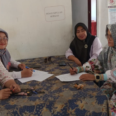 Penyuluh Agama Islam KUA Kecamatan Semidang Alas Berkoordinasi Ke Kantor Camat Kecamatan Terkait Data Jumlah  Penduduk