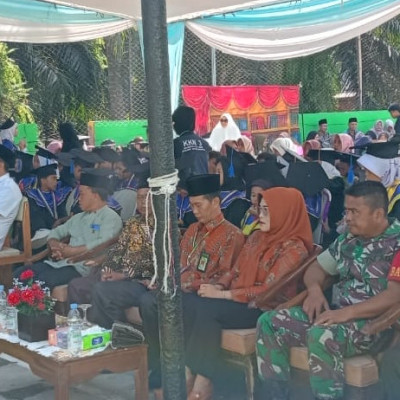 Kepala KUA Kecamatan Sukaraja Menghadiri Undangan Wisuda Santri TPQ  Dan MDTA Di Kecamatan Air Periukan