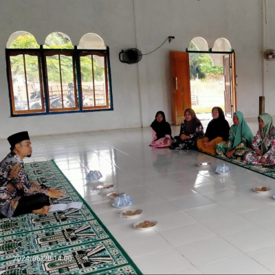 Penyuluh Agama Islam KUA Kecamatan Ilir Talo Berikan Pembinaan Pada MT Tabiyah Desa Paluwah Terap
