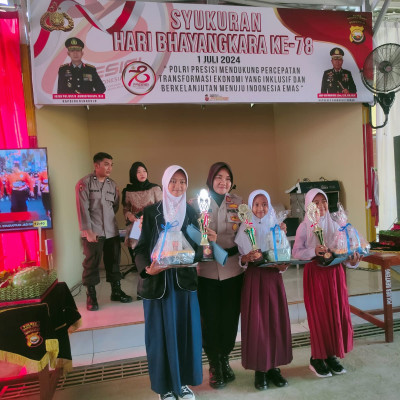 Iqlima Pamelya Rahmatal Azza Siswi MTs Qaryatul Jihad Raih Juara 1 Lomba Cipta Puisi se-Kabupaten Bengkulu Tengah