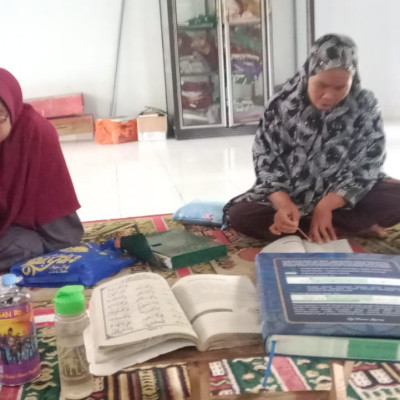 PAI KUA Seluma Barat  Sampaikan  Materi Tentang  Memanfaatkan Waktu Kepada Majlis Ta'lim Asmaul Husna Di Desa Sengkuang Jaya