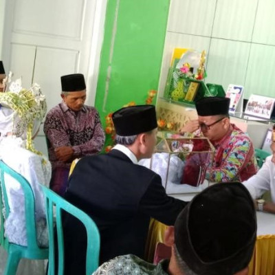 Tetap Menerapkan Trend Nikah DI KUA, KUA Sukaraja Laksanakan Akad Nikah Catin