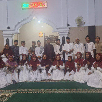 Penyuluh Agama Islam KUA Kecamatan Talang Empat Mengisi Pengajian Akbar Memperingati 1 Muharram 1446 H di Desa Dusun Baru 2