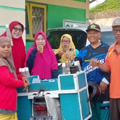 Tingkatkan Kesehatan, Pegawai KUA Curup Selatan Minum Jamu Bersama