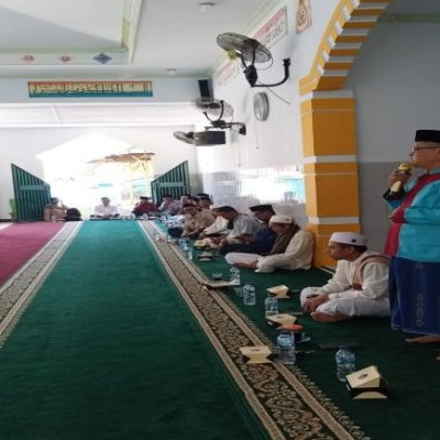 Kepala Kua Kecamatan Sukaraja Menghadiri Pengajian Permata Di Masjid   Akbar Al-Muttaqin  Desa Bulit Peninjauan II