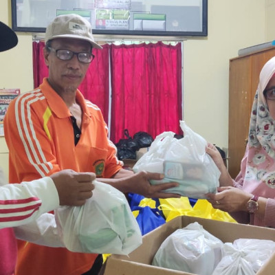 Ikut Sukseskan Lebaran Yatim, KUA Curup Selatan Serahkan 15 Paket Bantuan