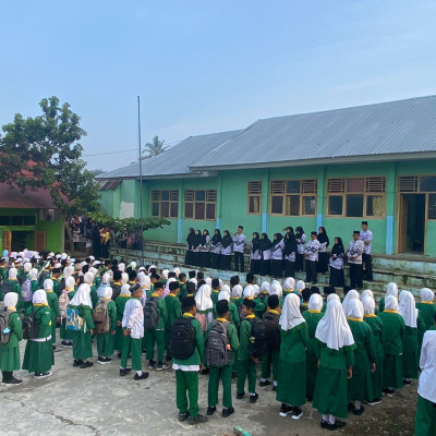 Semangat Siswa-Siswi MIS Guppi 13 Tasik Malaya Di Hari Pertama Masuk Sekolah