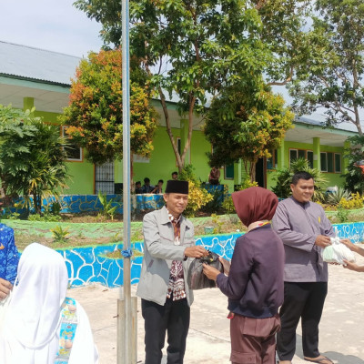 Idul Yatama, MTs Muhammadiyah Curup Bagikan Sembako Kepada Murid Yatim
